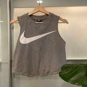 Nike Gray Swoosh Cropped Tee in Size Large